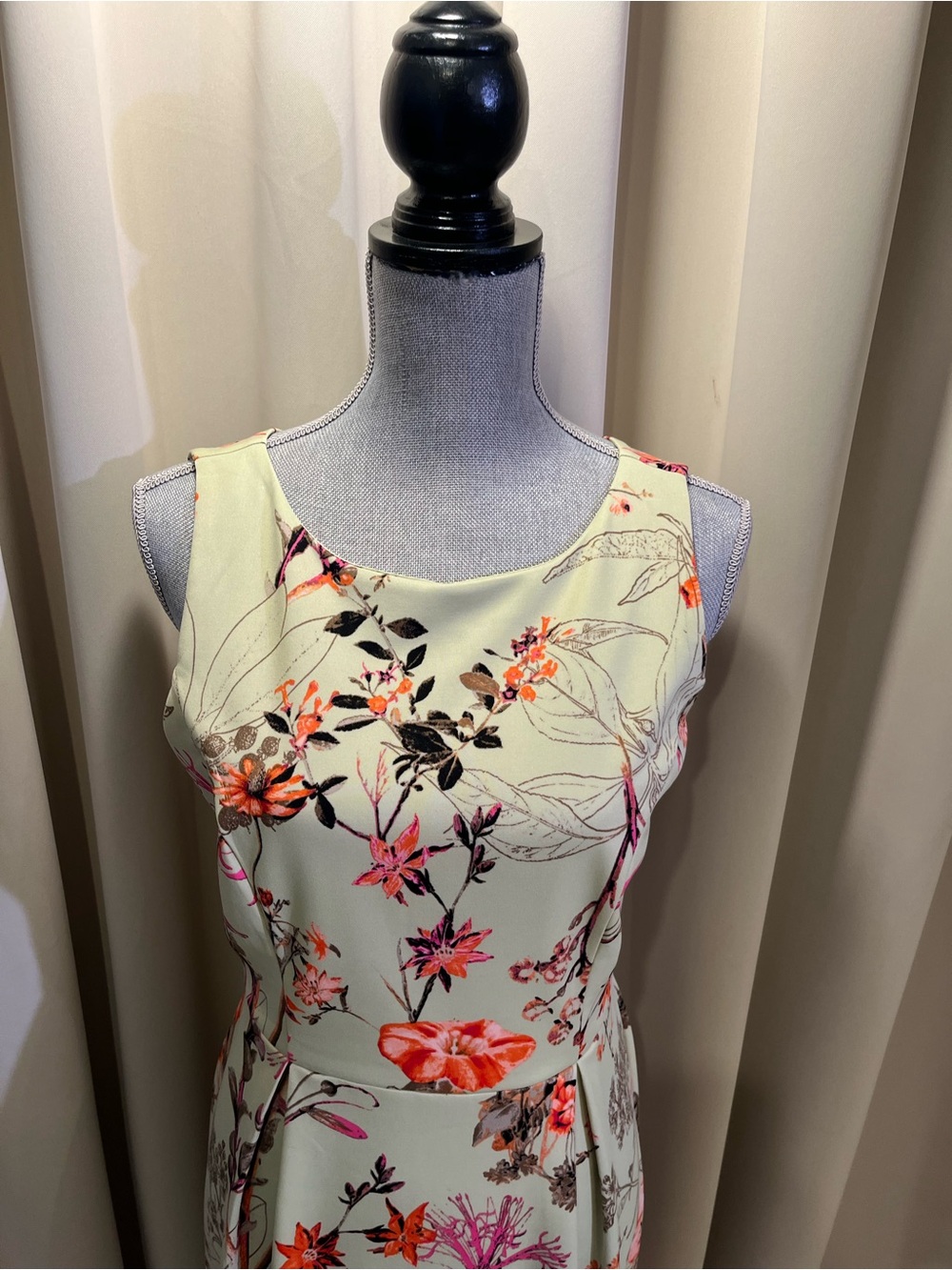 Enfocus Studio Sage Green Sleeveless Floral Midi Dress with Coral Accents - Picture 2 of 5